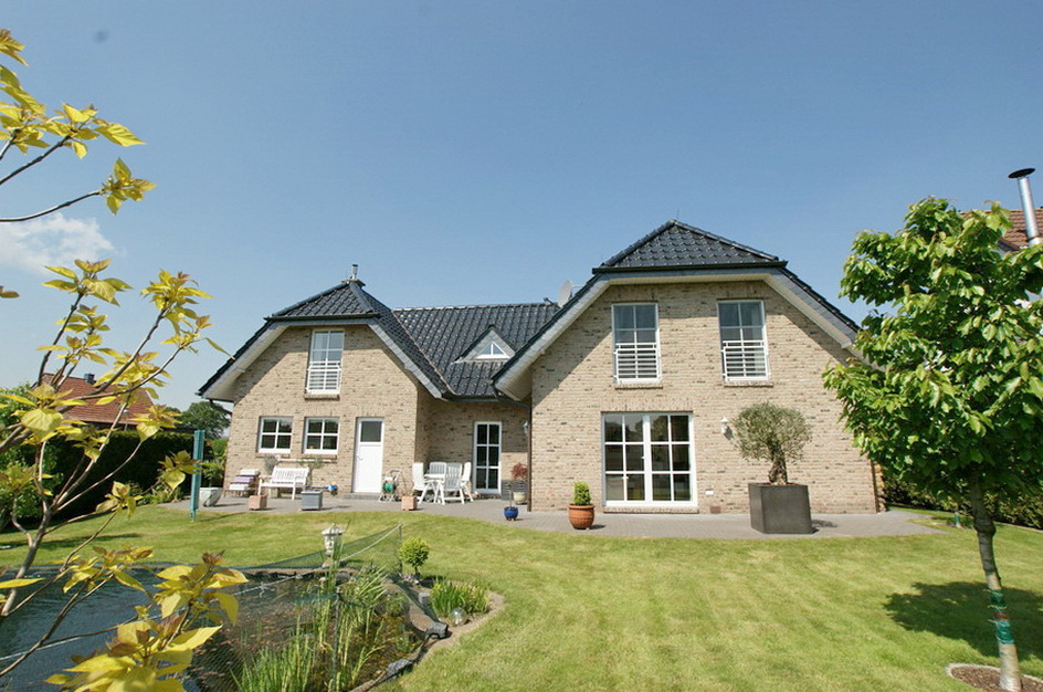 Elegantes Einfamilienhaus in Perfektion Eck & Company Immobilien GmbH