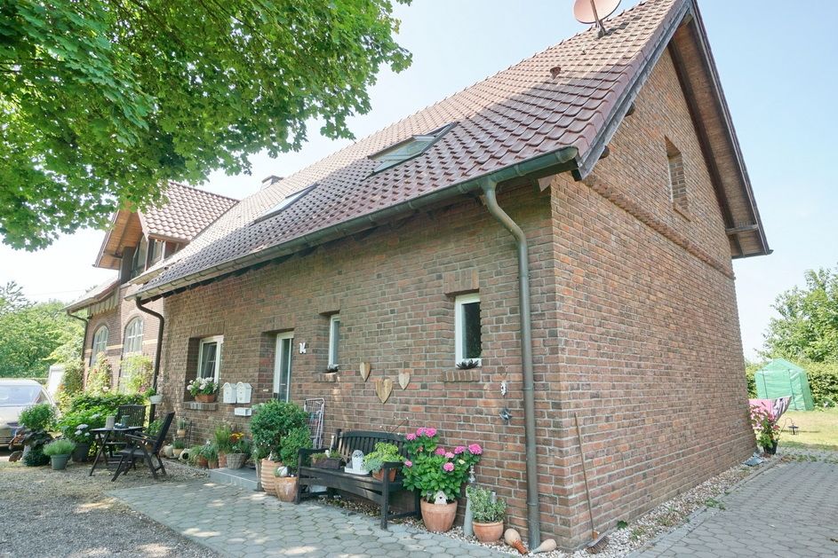 Alpen-Menzelen-Ost: 2 ETW