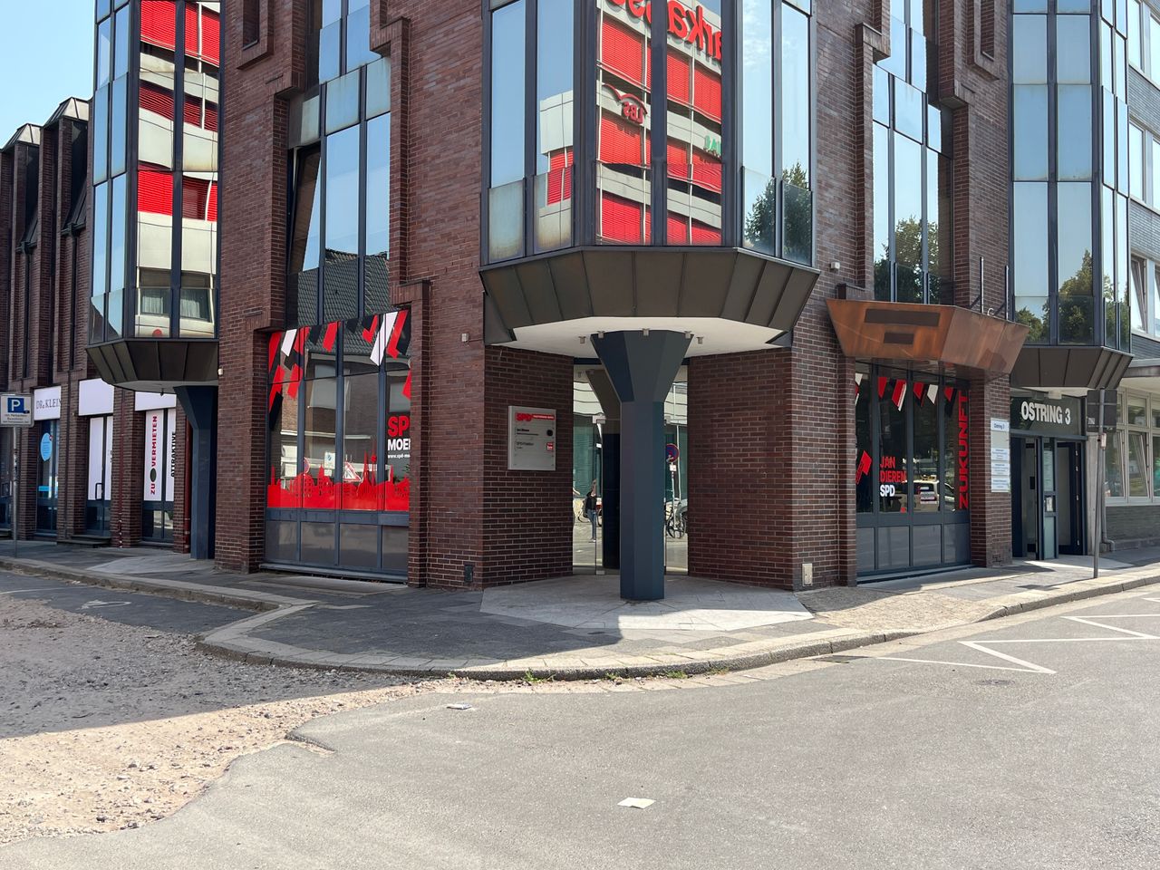 Modernes Wohn-/Geschäftshaus...