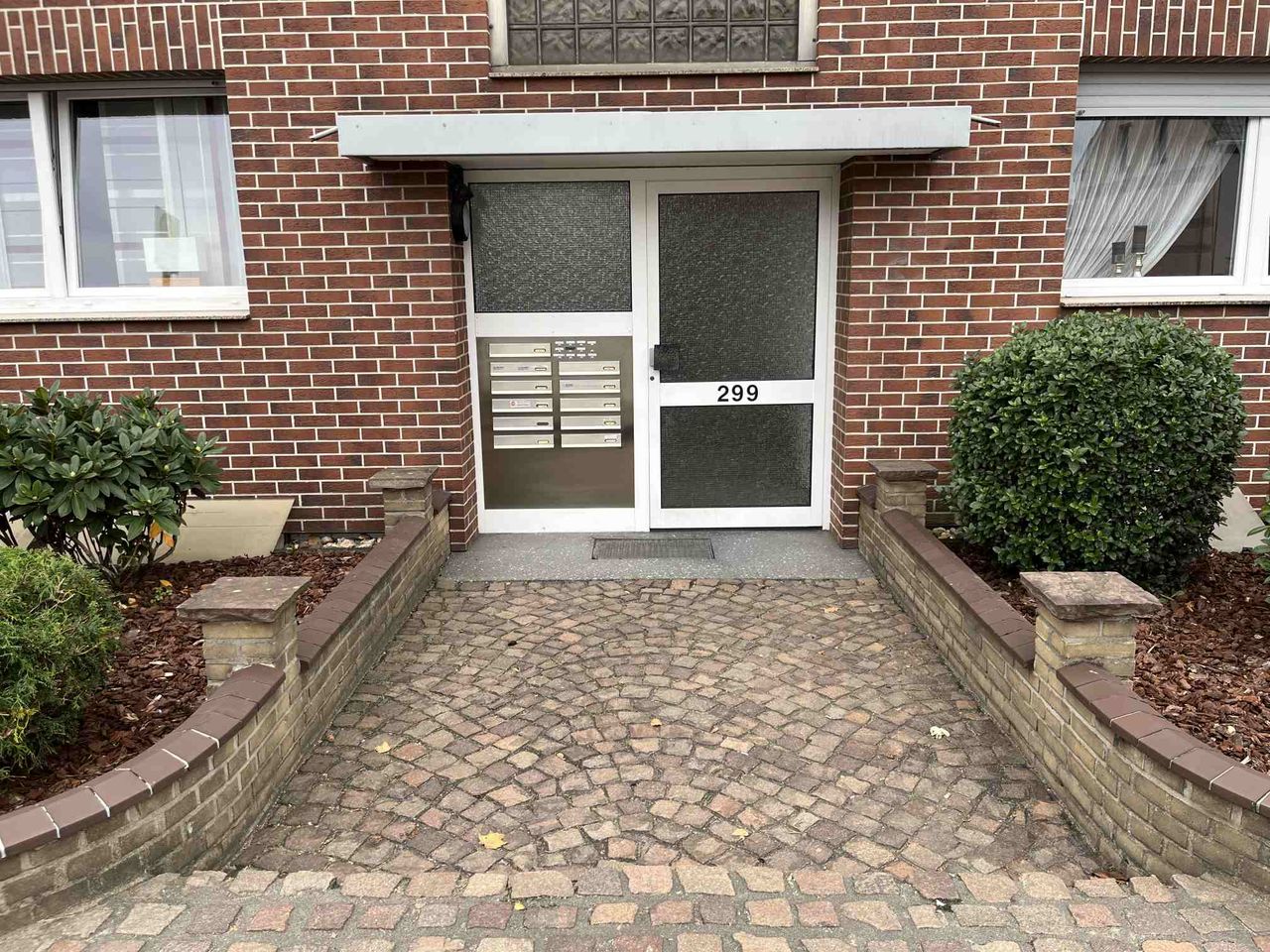 Top-gepflegtes 10-Familienhaus