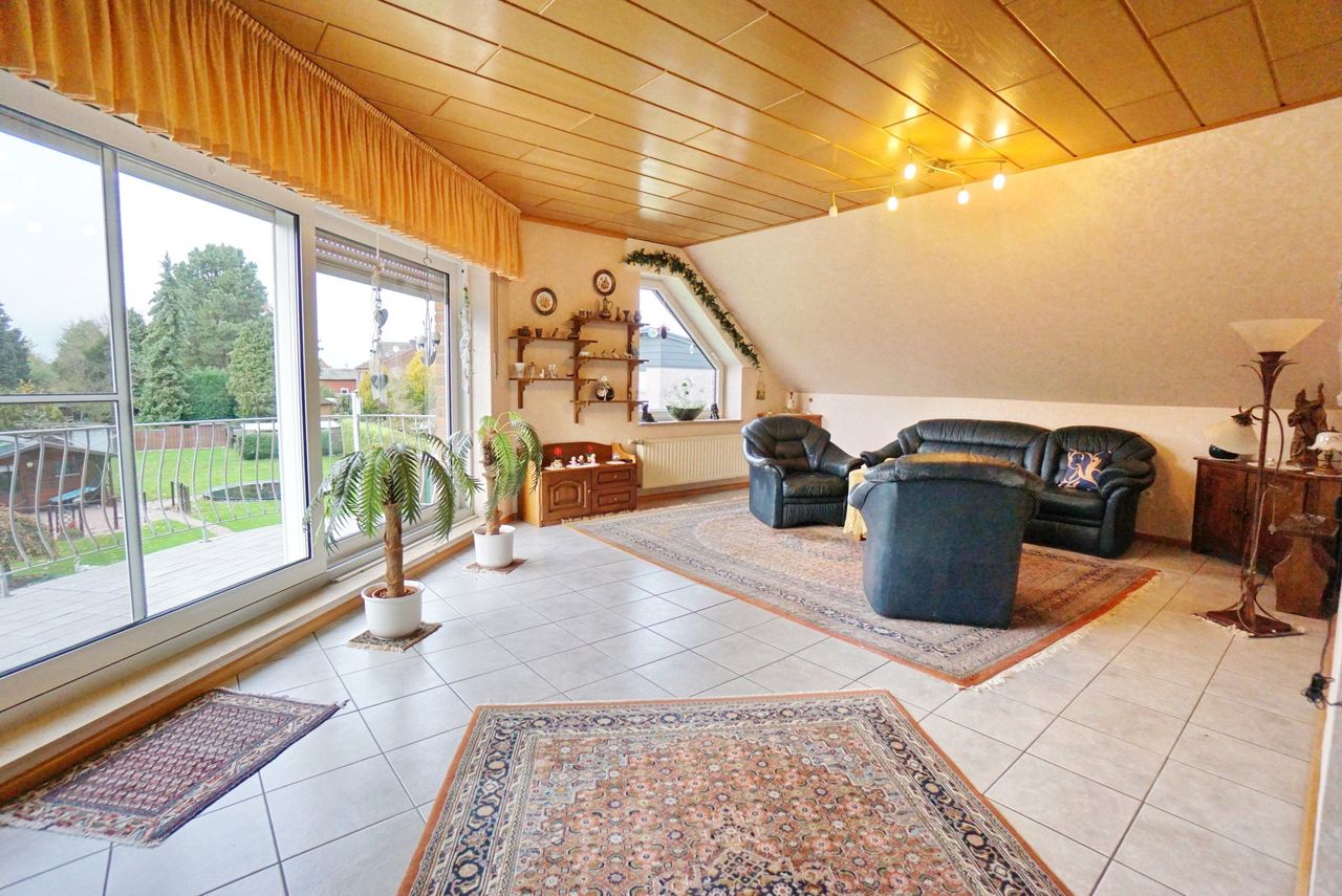 Wesel-Büderich: große DG-Wohnung