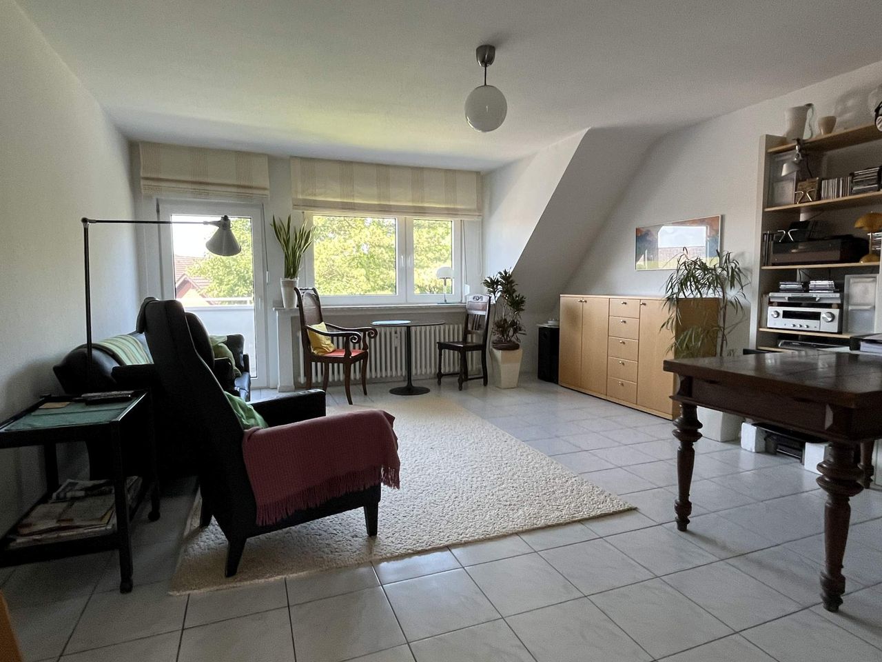 Stilvolle Dachgeschoss-ETW mit Blick in den Schlosspark